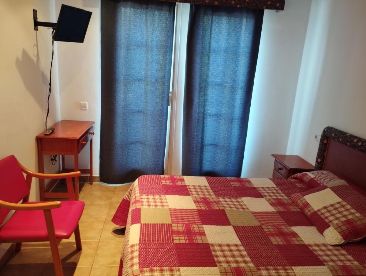 Hostal Restaurant Paca Riumar Dış mekan fotoğraf